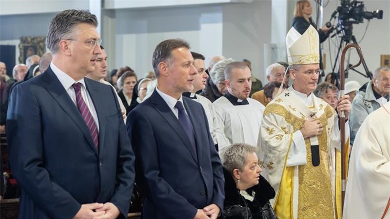 Plenković: Propovijed nadbiskupa Kutleše potiče nas na promišljanje o stvarnom značenju Božića
